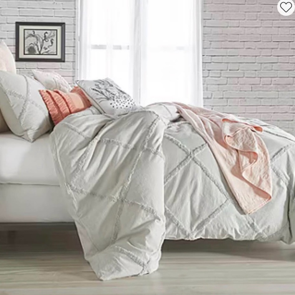 Peri 3 piece Soft Grey Chenille Diamond-Quilt Full/Queen Comforter Set